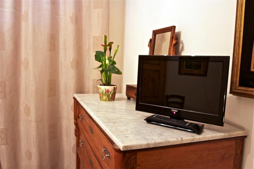 Affittacamere La Casa Di Elide Arezzo Phòng bức ảnh